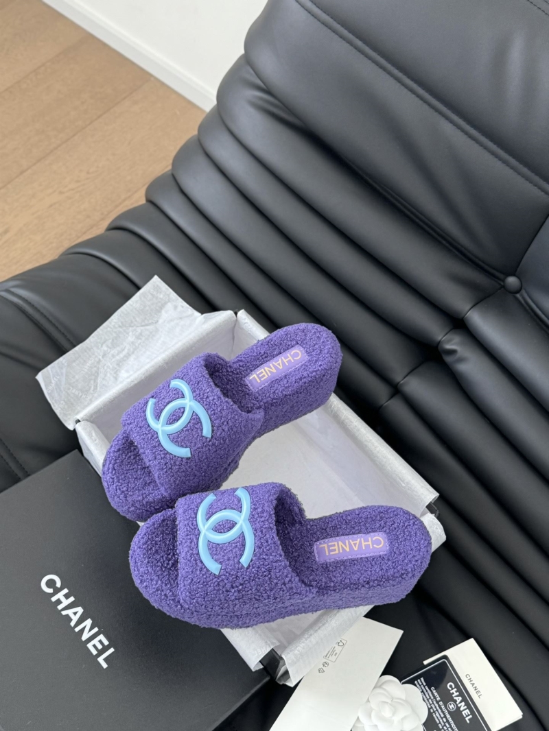 Ch**el slippers